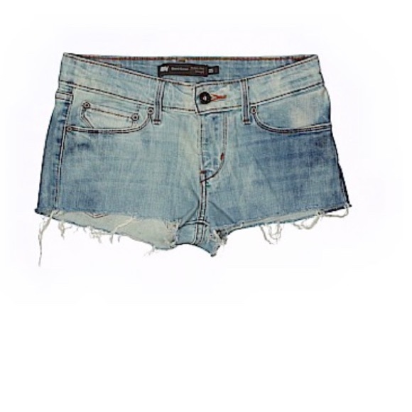 Levi’s Demi Curve Modern Rise Cut Off Shorts - Picture 6 of 6